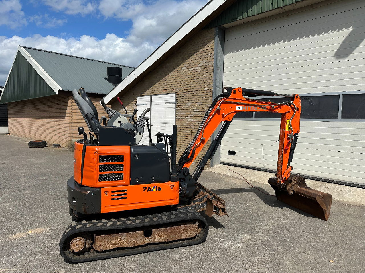 Hitachi ZX19U-6 YR - Miniexcavadora: foto 4 Hitachi ZX19U-6 YR - Miniexcavadora: foto 4