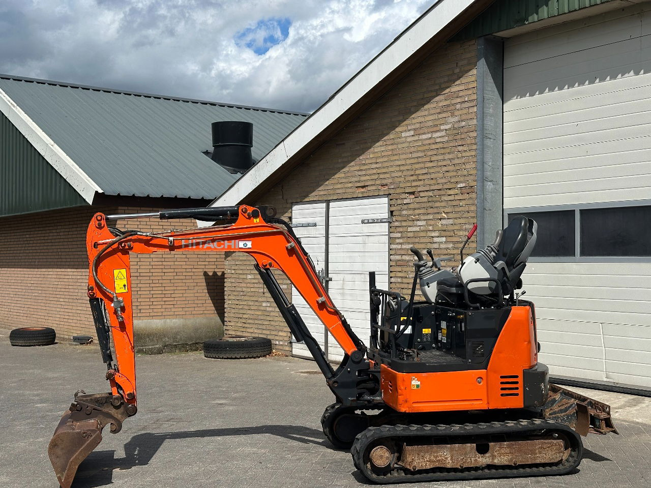 Hitachi ZX19U-6 YR - Miniexcavadora: foto 3 Hitachi ZX19U-6 YR - Miniexcavadora: foto 3