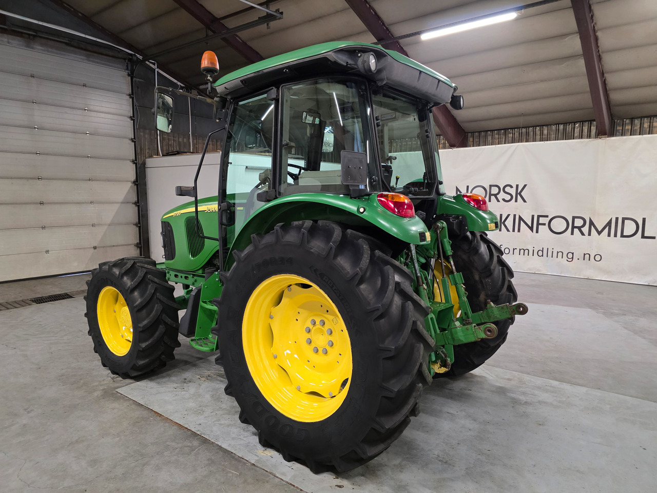 John Deere 5720 - Tractor: foto 4 John Deere 5720 - Tractor: foto 4