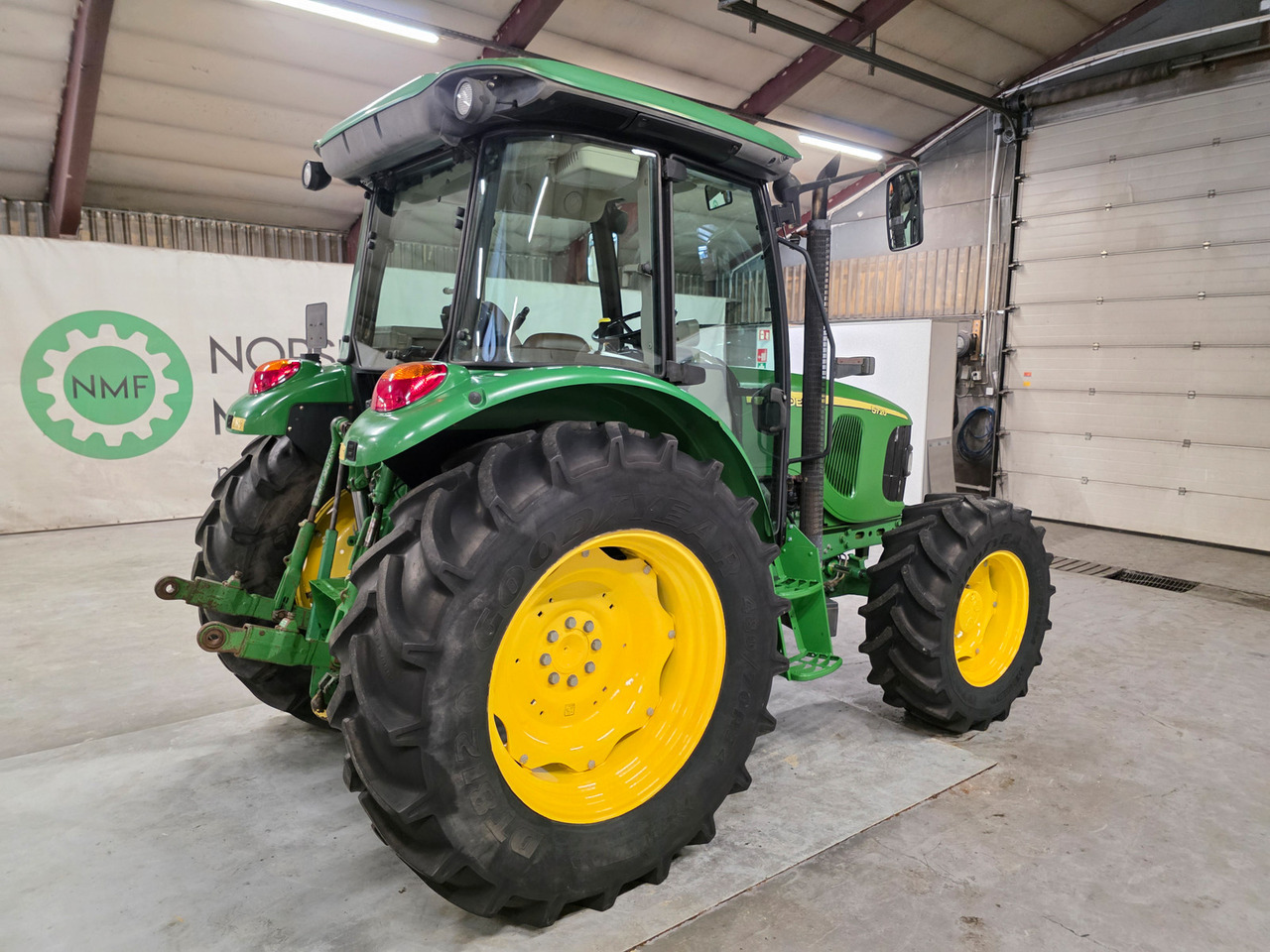 John Deere 5720 - Tractor: foto 5 John Deere 5720 - Tractor: foto 5
