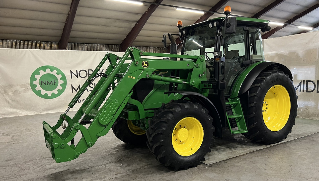 John Deere 6110 MC - Tractor: foto 1 John Deere 6110 MC - Tractor: foto 1