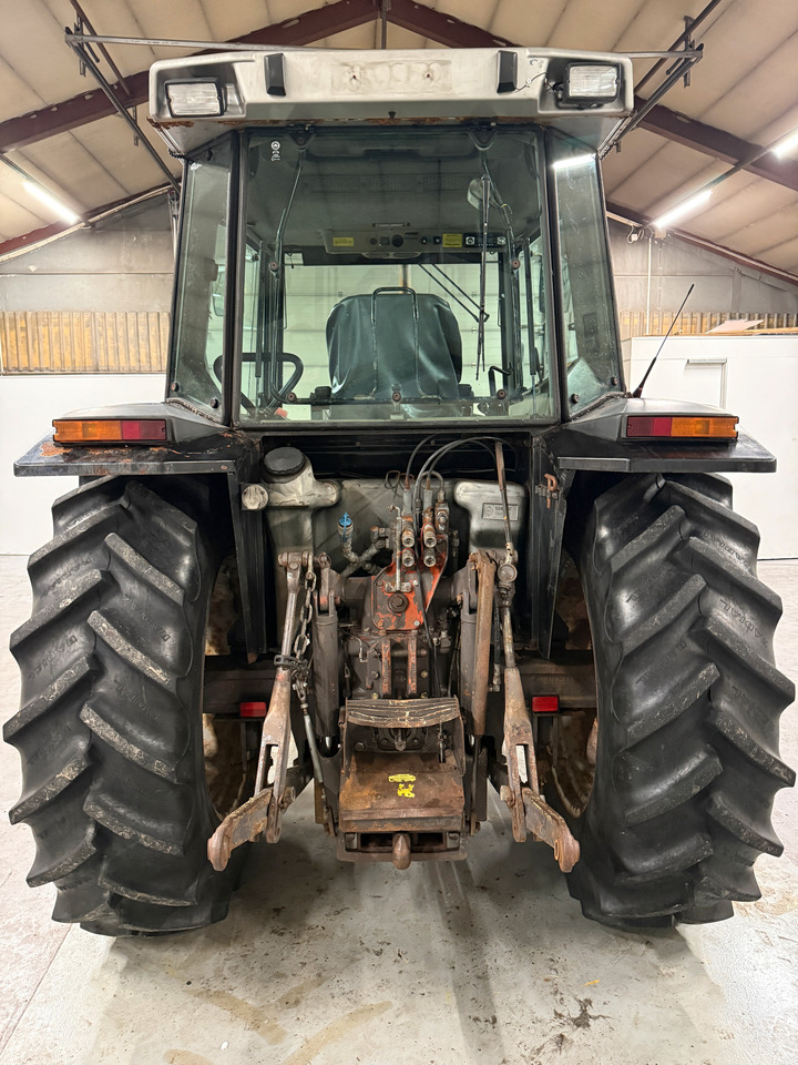 Massey Ferguson 3050 - Tractor: foto 4 Massey Ferguson 3050 - Tractor: foto 4