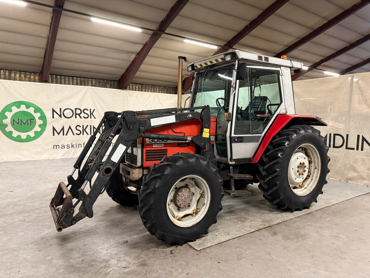 Massey Ferguson 3050 - Tractor: foto 1 Massey Ferguson 3050 - Tractor: foto 1