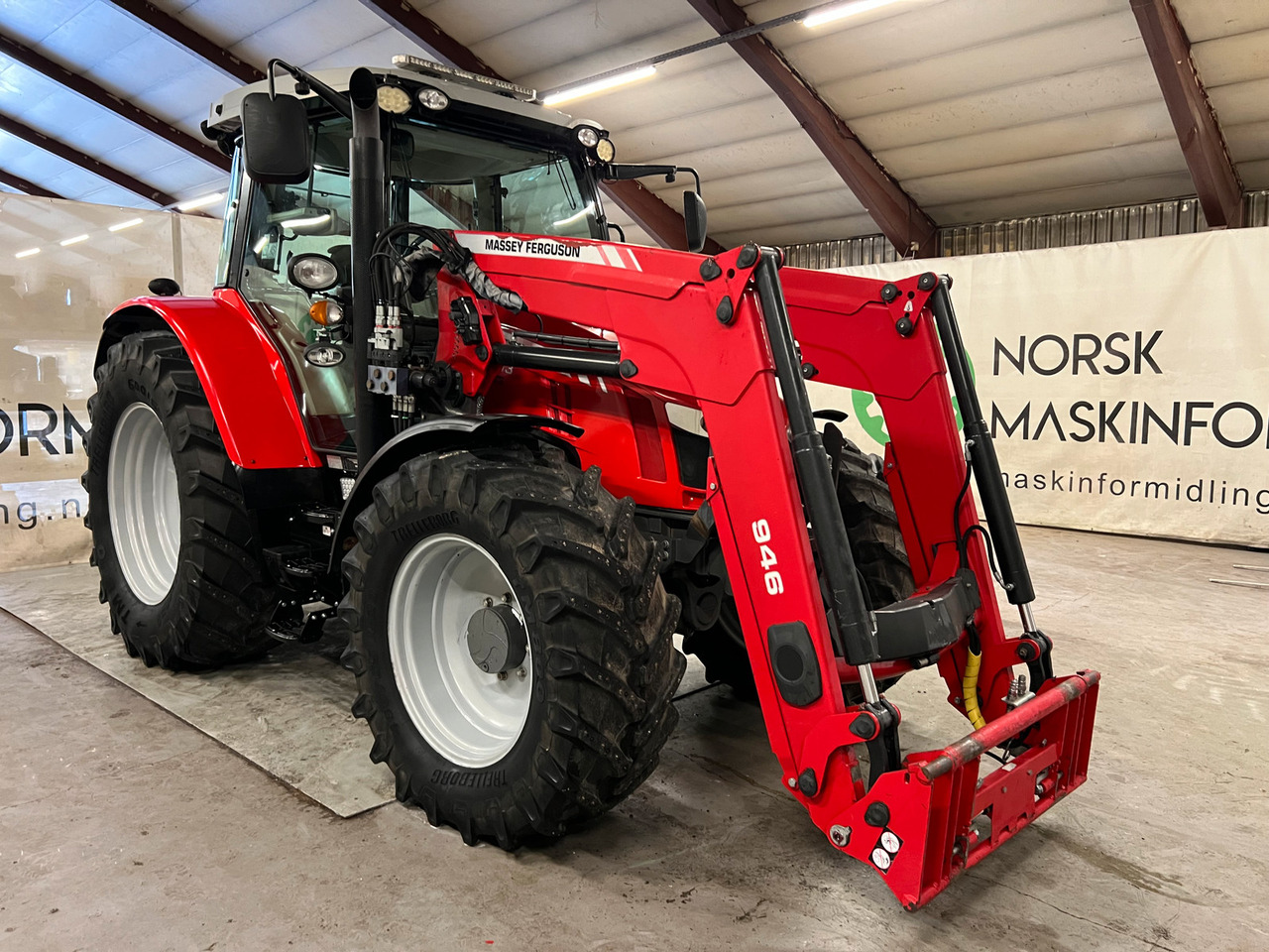 Massey Ferguson 5613 Dyna 6 - Tractor: foto 4 Massey Ferguson 5613 Dyna 6 - Tractor: foto 4