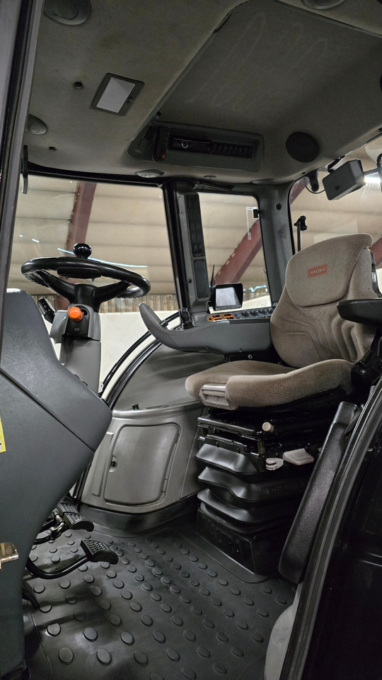 Tractor Valtra T182: foto 14