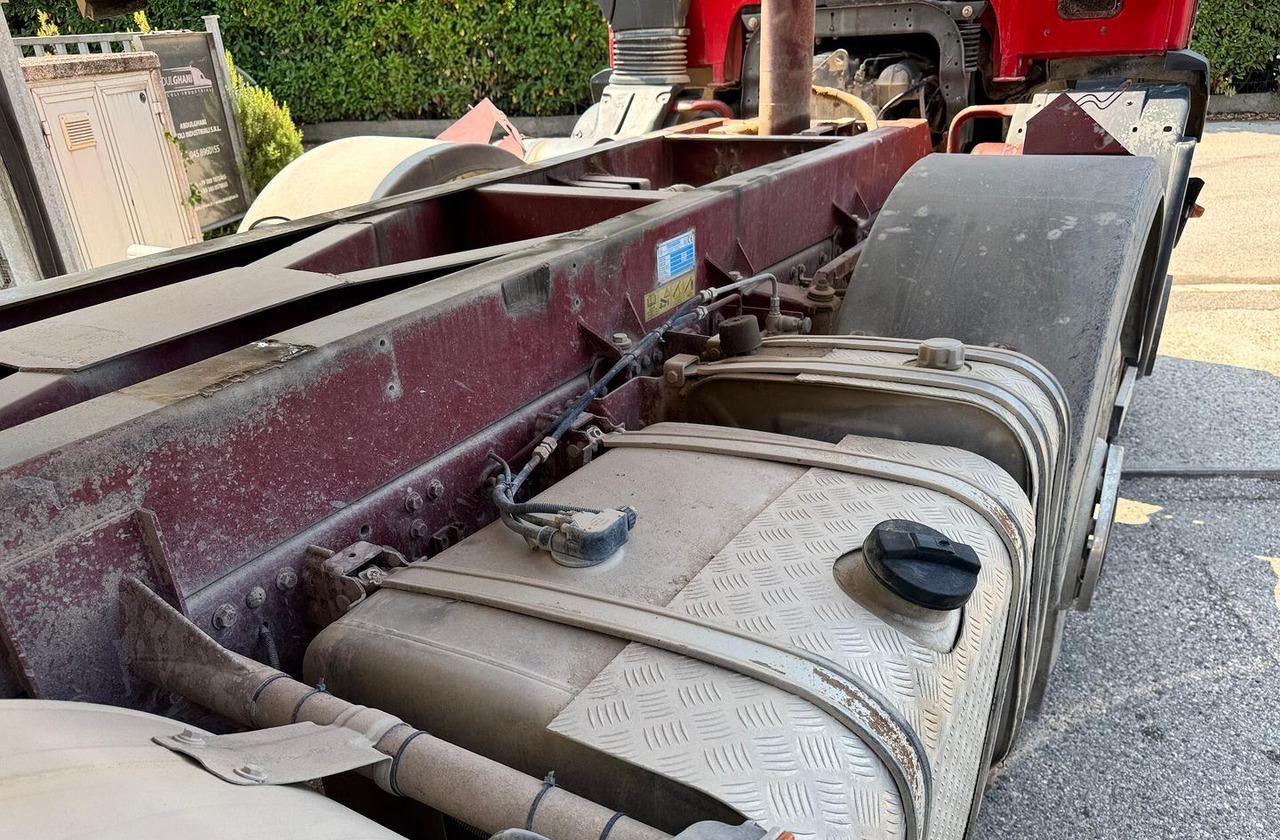 Camión volquete IVECO TRAKKER 420 - 8X4: foto 13