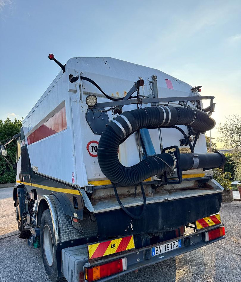 Iveco EuroCargo 150E18 spazzatrice - Barredora vial: foto 4 Iveco EuroCargo 150E18 spazzatrice - Barredora vial: foto 4