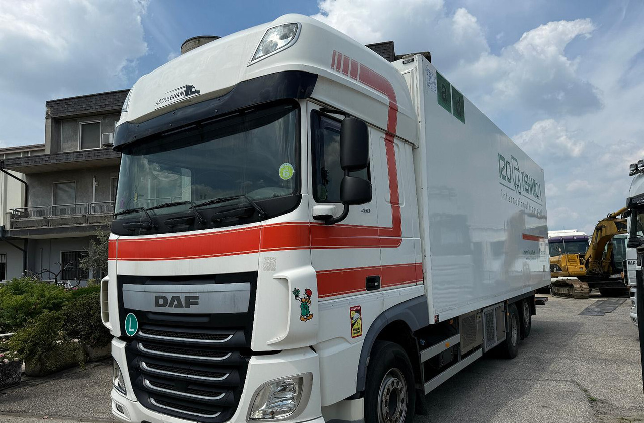 Motrice frigo DAF XF 105.460 con Sponda - Camión frigorífico: foto 2 Motrice frigo DAF XF 105.460 con Sponda - Camión frigorífico: foto 2