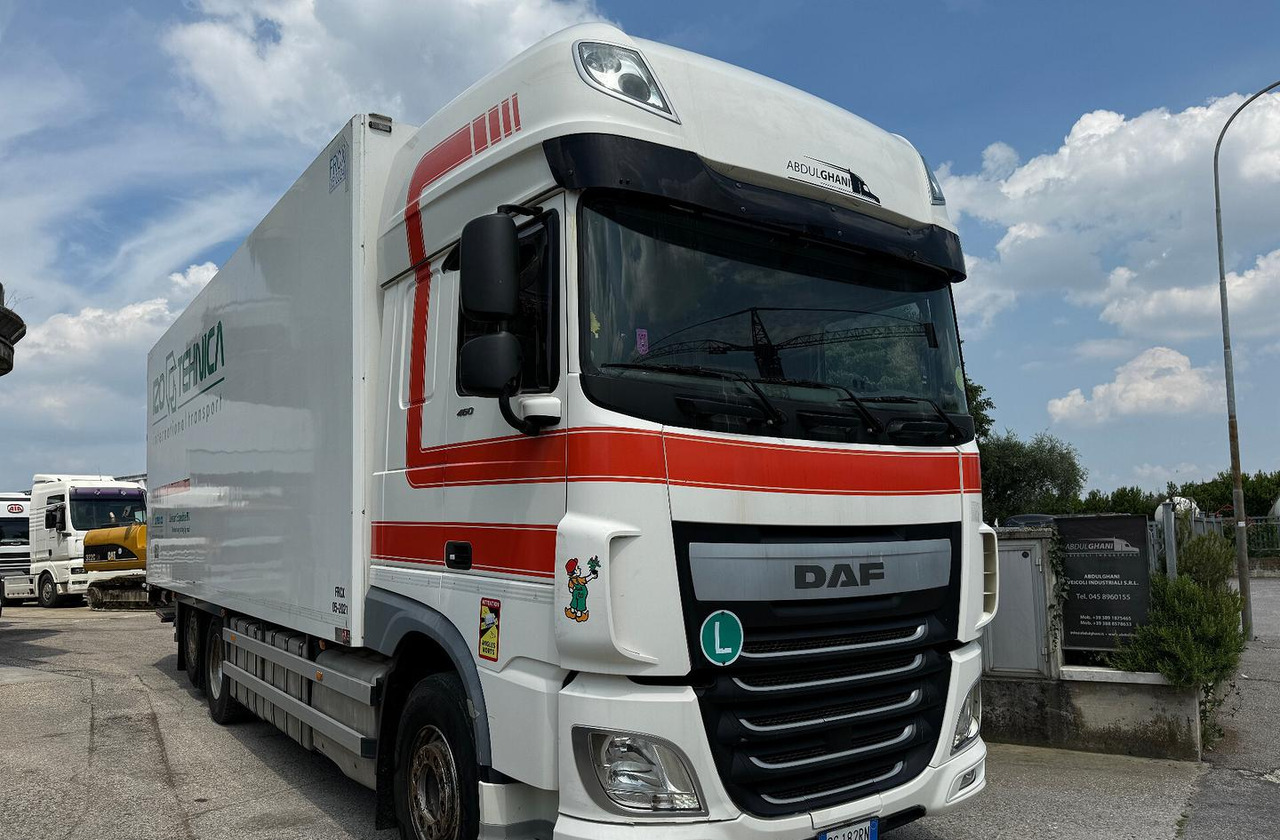 Motrice frigo DAF XF 105.460 con Sponda - Camión frigorífico: foto 1 Motrice frigo DAF XF 105.460 con Sponda - Camión frigorífico: foto 1
