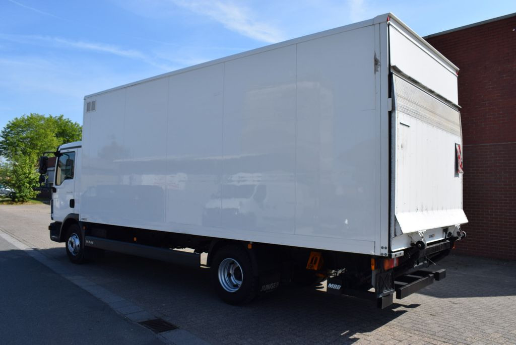 MAN TGL 8.180 Koffer 6,20mLBW 1000KG Klima - Camión caja cerrada: foto 4 MAN TGL 8.180 Koffer 6,20mLBW 1000KG Klima - Camión caja cerrada: foto 4