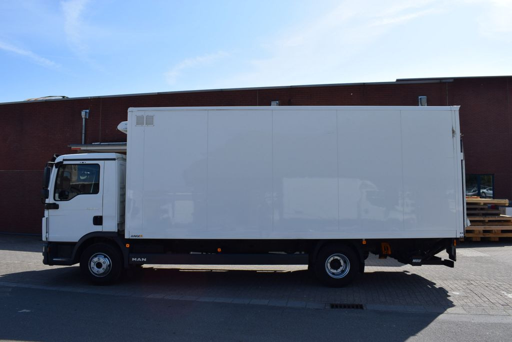 MAN TGL 8.180 Koffer 6,20mLBW 1000KG Klima - Camión caja cerrada: foto 1 MAN TGL 8.180 Koffer 6,20mLBW 1000KG Klima - Camión caja cerrada: foto 1