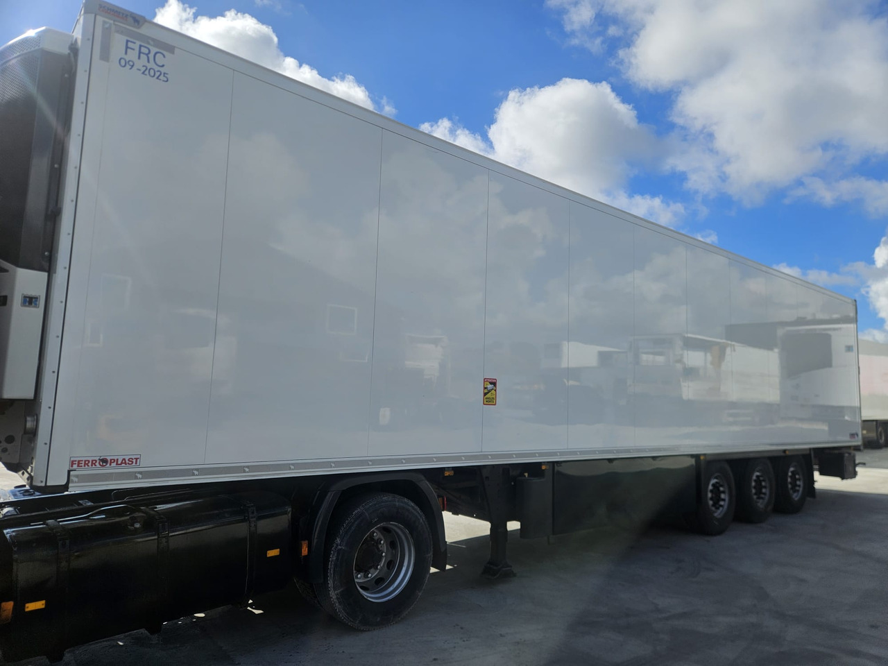SCHMITZ CARGOBULL SKO 24/L - FP 60 ThermoKing SLXi300 - Semirremolque frigorífico: foto 2 SCHMITZ CARGOBULL SKO 24/L - FP 60 ThermoKing SLXi300 - Semirremolque frigorífico: foto 2