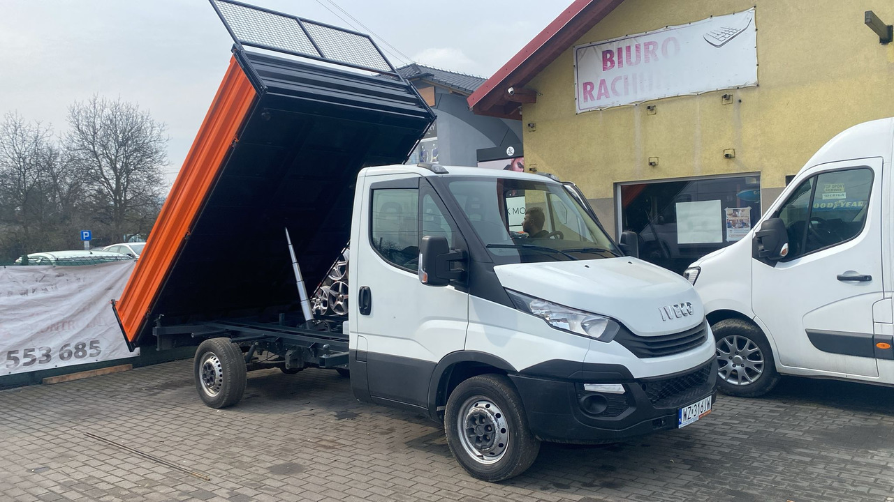 IVECO DAILY 35S13 WYWROTKA KIPER Z NAJAZDAMI NR 842 - Volquete furgoneta: foto 1 IVECO DAILY 35S13 WYWROTKA KIPER Z NAJAZDAMI NR 842 - Volquete furgoneta: foto 1