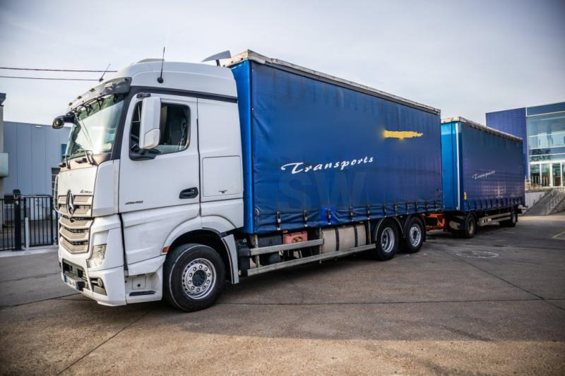 Mercedes ACTROS 2548 BL - Camión lona: foto 1 Mercedes ACTROS 2548 BL - Camión lona: foto 1