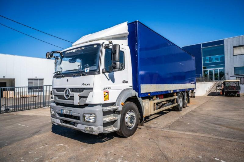 Mercedes AXOR 2533 -6X2 - Camión caja cerrada: foto 1 Mercedes AXOR 2533 -6X2 - Camión caja cerrada: foto 1