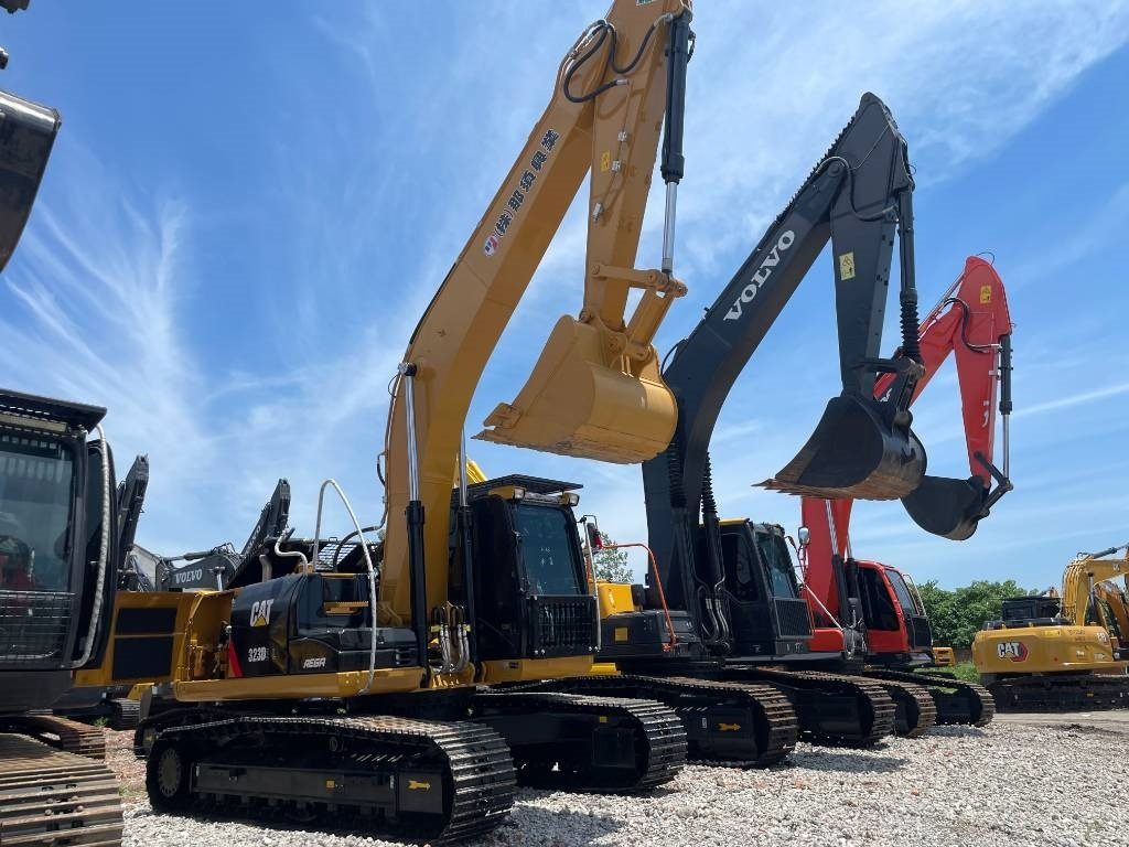 CAT 323D2 - Excavadora de cadenas: foto 4 CAT 323D2 - Excavadora de cadenas: foto 4