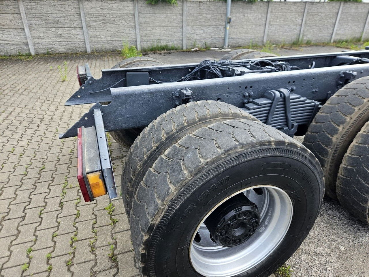 Scania 144 530 6X4 Manual Pump AND Injectros - Full Sprin G - Camión chasis: foto 5 Scania 144 530 6X4 Manual Pump AND Injectros - Full Sprin G - Camión chasis: foto 5