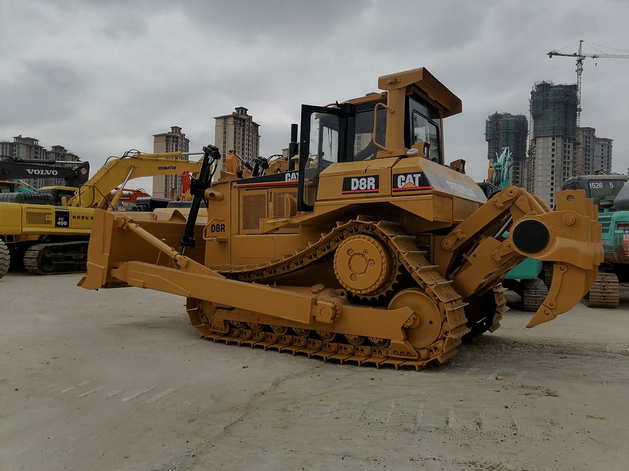 CATERPILLAR D8R - Bulldozer: foto 1 CATERPILLAR D8R - Bulldozer: foto 1