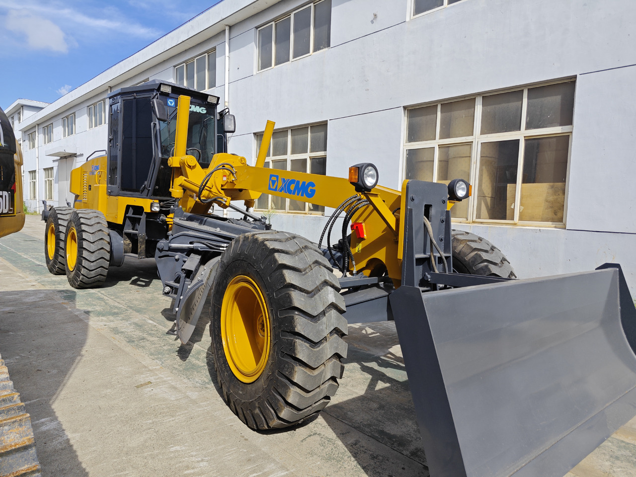 XCMG GR215 used motor grader - Grader: foto 2 XCMG GR215 used motor grader - Grader: foto 2