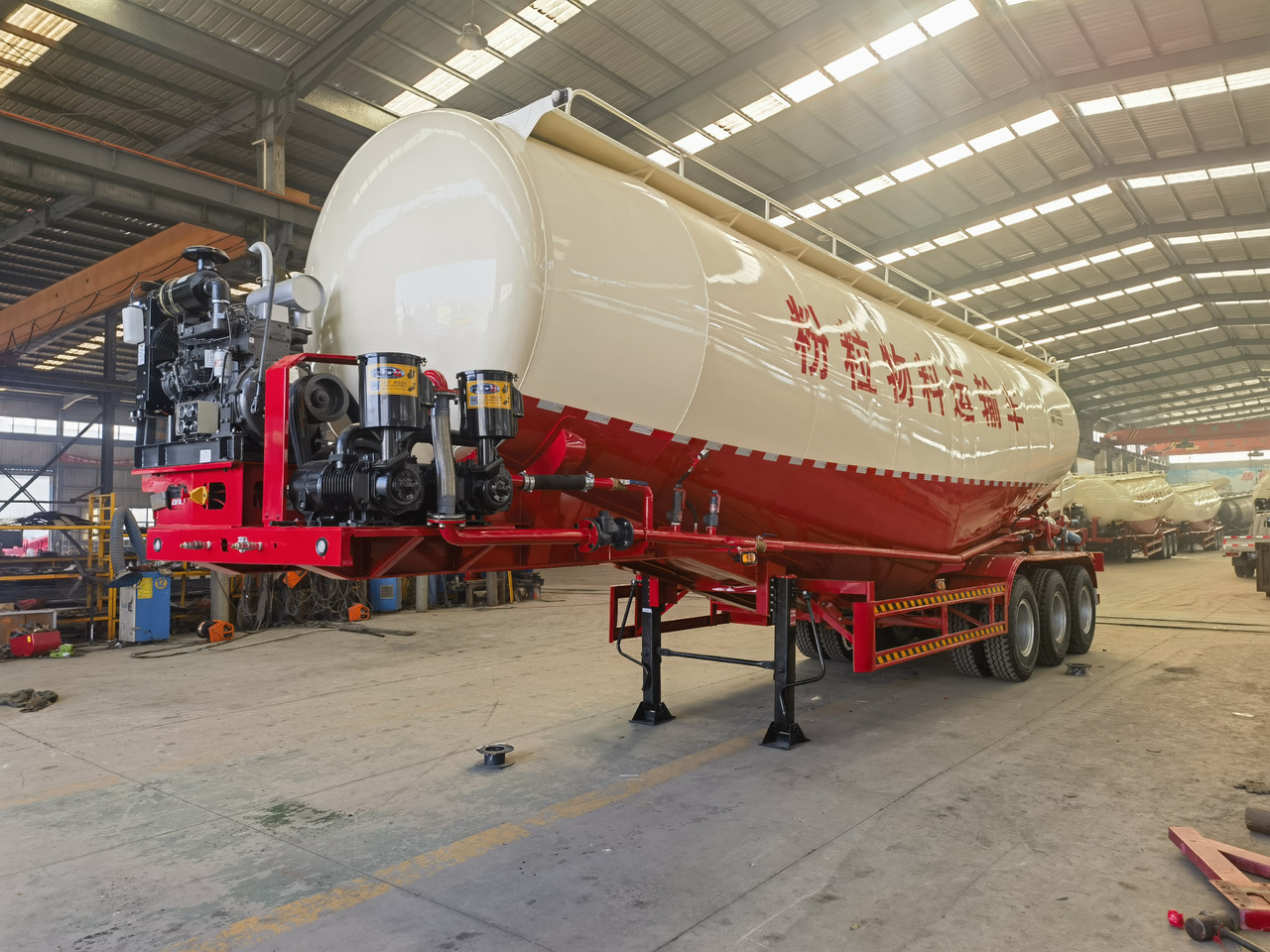 JSIE JSIE9404GFL - Semirremolque cisterna: foto 2 JSIE JSIE9404GFL - Semirremolque cisterna: foto 2