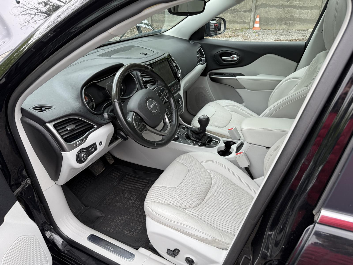 JEEP CHEROKEE OVERLAND 2.0 TURBO AWD AT SUV USZKODZONY SILNIK - SUV/ Todoterreno: foto 5 JEEP CHEROKEE OVERLAND 2.0 TURBO AWD AT SUV USZKODZONY SILNIK - SUV/ Todoterreno: foto 5