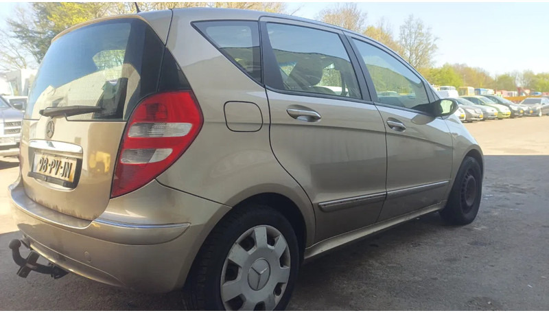 Mercedes-Benz A-Klasse 170 , Airco , leder , distrbute ketting maakt lawaai - Hatchback: foto 3 Mercedes-Benz A-Klasse 170 , Airco , leder , distrbute ketting maakt lawaai - Hatchback: foto 3