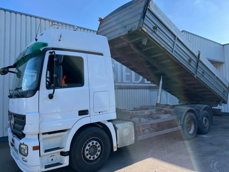 Mercedes-Benz Actros 2544 , MP2 -MP3 , 6x2 , 3 Way Tipper - Camión volquete: foto 1 Mercedes-Benz Actros 2544 , MP2 -MP3 , 6x2 , 3 Way Tipper - Camión volquete: foto 1