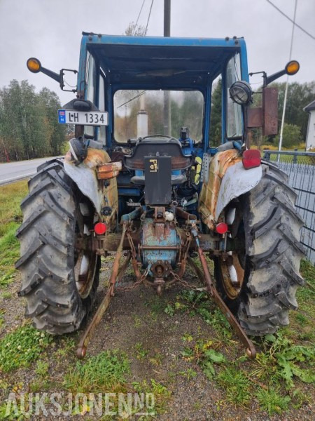 1972 Ford 3000 traktor med laster og skuffe - Tractor: foto 3 1972 Ford 3000 traktor med laster og skuffe - Tractor: foto 3