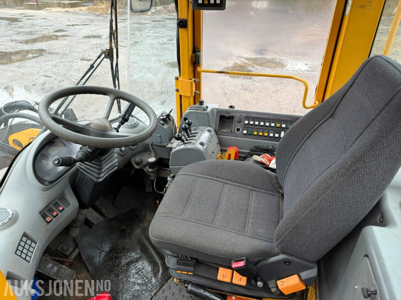 Cargadora de ruedas 2002 Volvo L70D Hjullaster – Hydraulisk HK-feste – 3 og 4. funksjon: foto 44 Cargadora de ruedas 2002 Volvo L70D Hjullaster – Hydraulisk HK-feste – 3 og 4. funksjon: foto 44