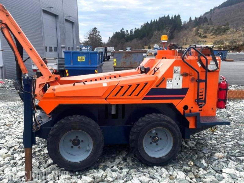 2003 Tamrock CMD120R - Borrigg - Nyrenovert - 3. mnd Garanti på Hammer - Timer: 3947 - Perforadora: foto 2 2003 Tamrock CMD120R - Borrigg - Nyrenovert - 3. mnd Garanti på Hammer - Timer: 3947 - Perforadora: foto 2