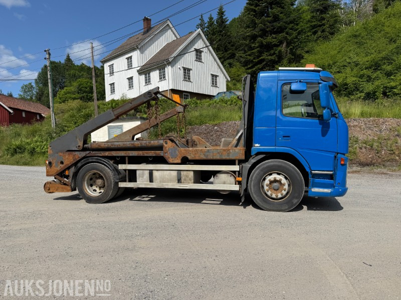 2004 Volvo FM9 containerløfter / liftbil – 15 tonn - Camión portacontenedor de cadenas: foto 4 2004 Volvo FM9 containerløfter / liftbil – 15 tonn - Camión portacontenedor de cadenas: foto 4