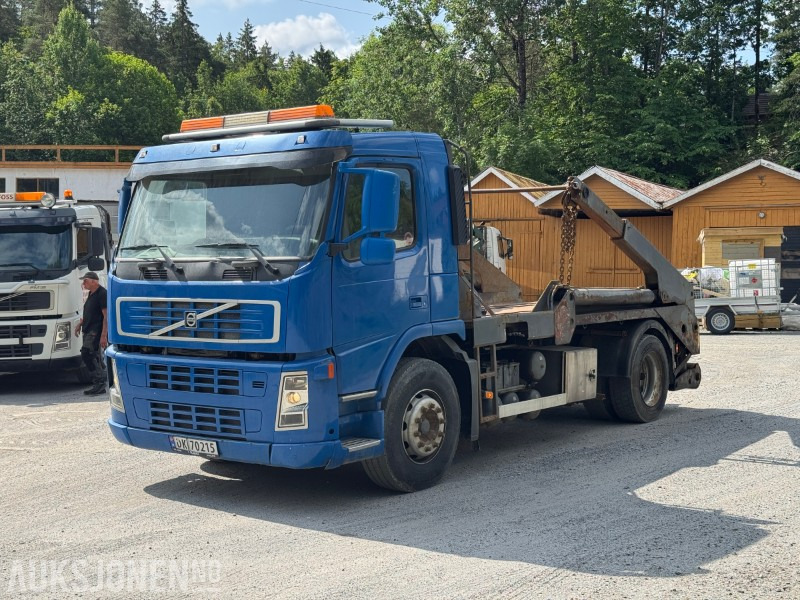 2004 Volvo FM9 containerløfter / liftbil – 15 tonn - Camión portacontenedor de cadenas: foto 1 2004 Volvo FM9 containerløfter / liftbil – 15 tonn - Camión portacontenedor de cadenas: foto 1
