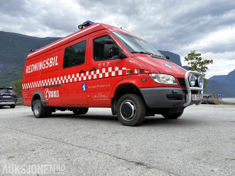 2005 Mercedes-Benz Sprinter 4-motion / 4X4 redningsbil - fullutstyrt - Camión de bomberos: foto 2 2005 Mercedes-Benz Sprinter 4-motion / 4X4 redningsbil - fullutstyrt - Camión de bomberos: foto 2