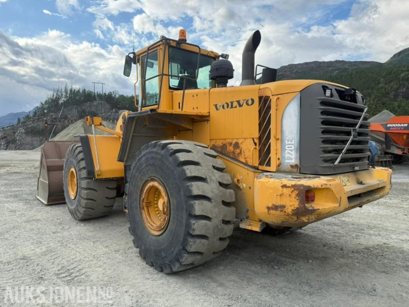 2005 Volvo L220E HJULLASTER - 15364 Timer - Cargadora de ruedas: foto 4 2005 Volvo L220E HJULLASTER - 15364 Timer - Cargadora de ruedas: foto 4