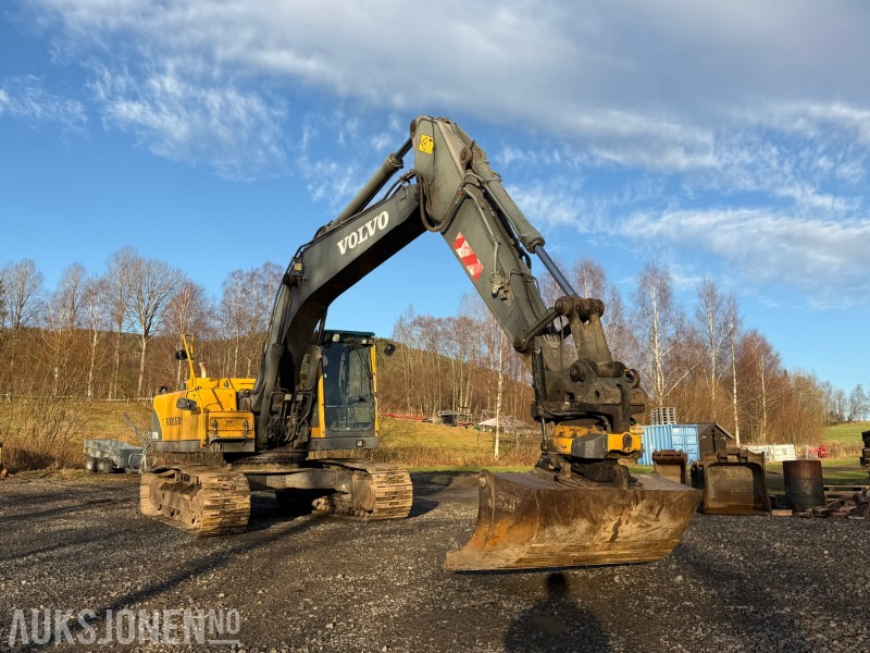 Excavadora 2006 Volvo EC 210B med Engcon EC20 tiltrotator, HK feste, pusseskuff og graveskuff: foto 8