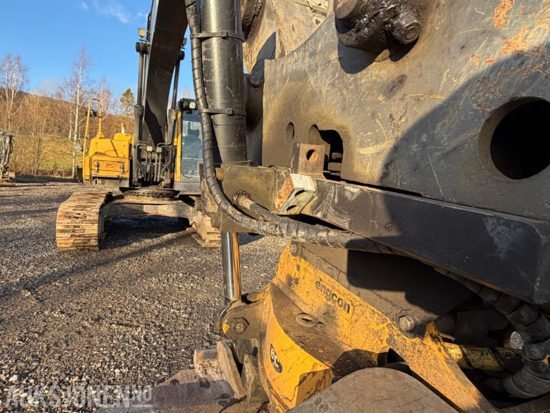 Excavadora 2006 Volvo EC 210B med Engcon EC20 tiltrotator, HK feste, pusseskuff og graveskuff: foto 17