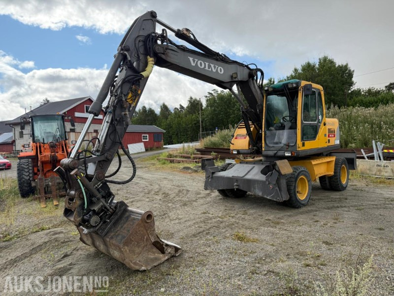 2006 Volvo EW140B Hjulgraver m/pallegaffel og skuff - Steelwrist tiltrotator. - Excavadora: foto 1 2006 Volvo EW140B Hjulgraver m/pallegaffel og skuff - Steelwrist tiltrotator. - Excavadora: foto 1
