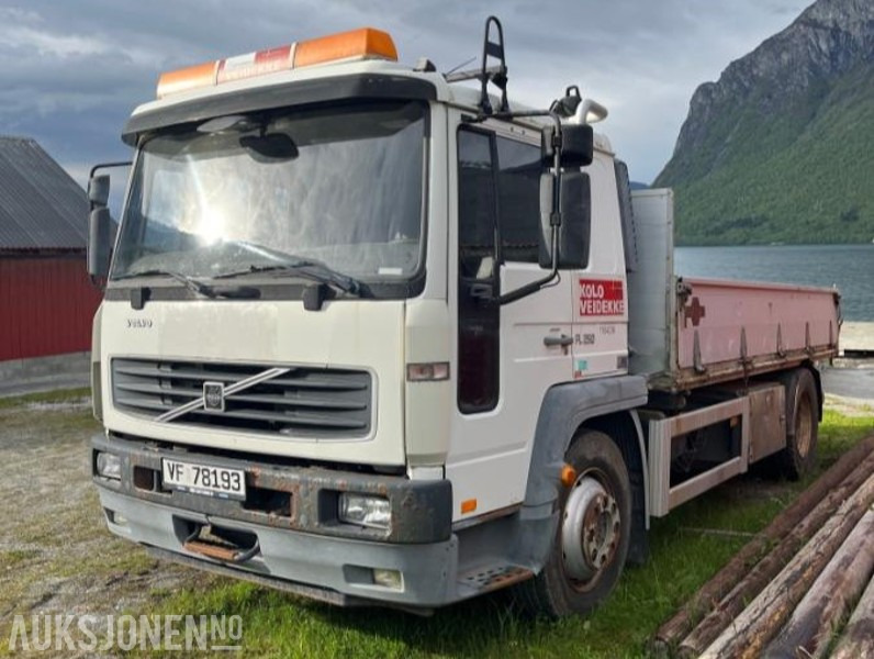 2006 Volvo FL6 H4X2, med 3 veistipp - Camión volquete: foto 1 2006 Volvo FL6 H4X2, med 3 veistipp - Camión volquete: foto 1