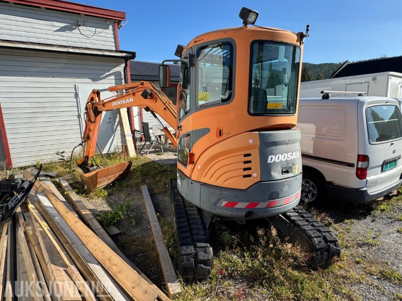 2007 Doosan DX35Z gravemaskin med tilt og pusseskuffe / rep objekt / 1729 timer - Excavadora: foto 3 2007 Doosan DX35Z gravemaskin med tilt og pusseskuffe / rep objekt / 1729 timer - Excavadora: foto 3