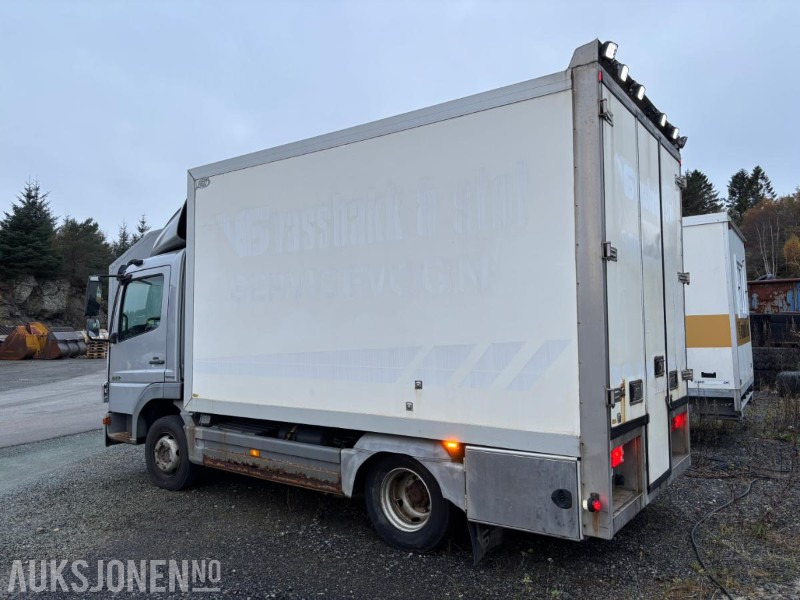 2007 Mercedes-Benz Servicebil Med Palfinger kran og Diesel generator. - Camión caja cerrada: foto 3 2007 Mercedes-Benz Servicebil Med Palfinger kran og Diesel generator. - Camión caja cerrada: foto 3
