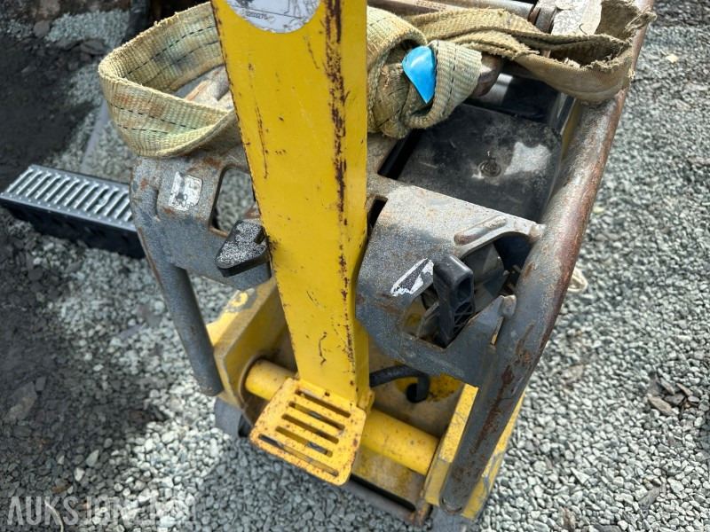 2008 Wacker Neuson vibroplate BPU 3050A - Rodillo: foto 5 2008 Wacker Neuson vibroplate BPU 3050A - Rodillo: foto 5