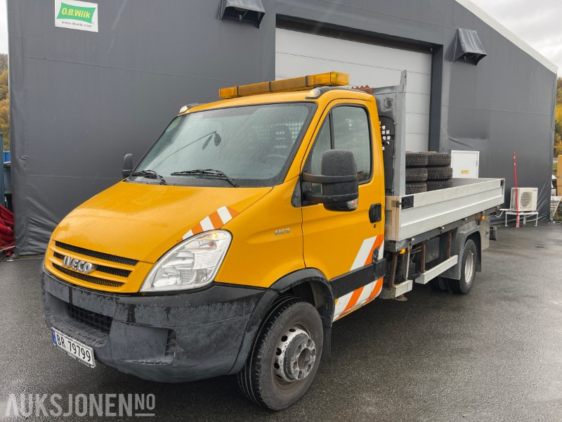 2009 Iveco Daily 3,0 - 177 Hk kranbil med nedfellbare karmer, kun 57865 km ! - Camión grúa: foto 1 2009 Iveco Daily 3,0 - 177 Hk kranbil med nedfellbare karmer, kun 57865 km ! - Camión grúa: foto 1
