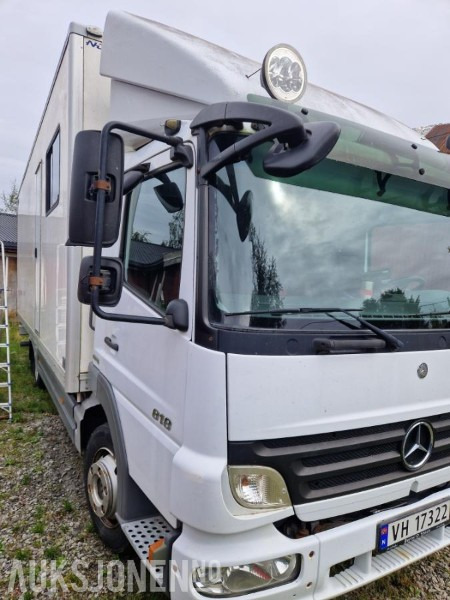 2009 Mercedes-Benz ATEGO 818L todelt skap Bodel Hengerfeste - Camión caja cerrada: foto 2 2009 Mercedes-Benz ATEGO 818L todelt skap Bodel Hengerfeste - Camión caja cerrada: foto 2