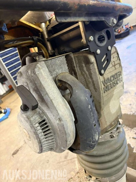 2009 Wacker Neuson Neuson Hoppetusse / Plate vibrator - Rodillo: foto 4 2009 Wacker Neuson Neuson Hoppetusse / Plate vibrator - Rodillo: foto 4