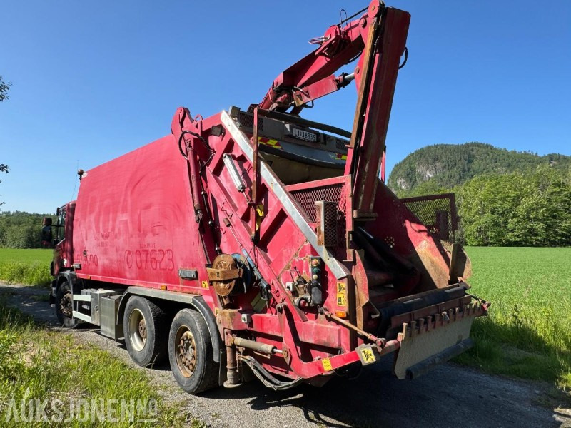 2010 Scania P-serie komprimatorbil med kran / Nylig EU-godkjent - Camión de basura: foto 3 2010 Scania P-serie komprimatorbil med kran / Nylig EU-godkjent - Camión de basura: foto 3