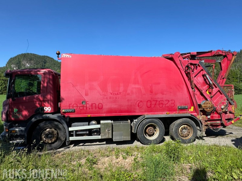 2010 Scania P-serie komprimatorbil med kran / Nylig EU-godkjent - Camión de basura: foto 2 2010 Scania P-serie komprimatorbil med kran / Nylig EU-godkjent - Camión de basura: foto 2