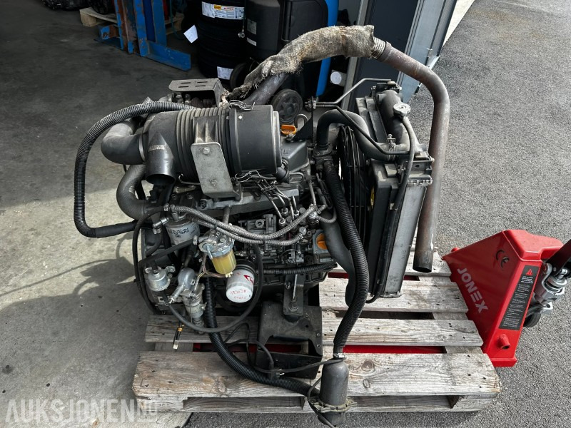 2010 Yanmar 4TNV84T-GGEH - Equipo de construcción: foto 1 2010 Yanmar 4TNV84T-GGEH - Equipo de construcción: foto 1