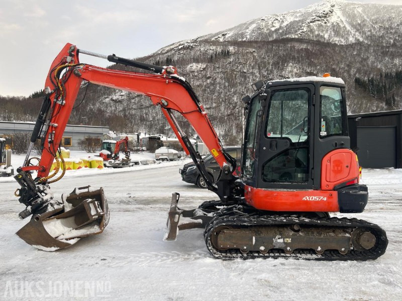 2012 Kubota KX057-4 Gravemaskin med tiltrotator, tre skuffer, kun 4408 timer - Miniexcavadora: foto 2 2012 Kubota KX057-4 Gravemaskin med tiltrotator, tre skuffer, kun 4408 timer - Miniexcavadora: foto 2