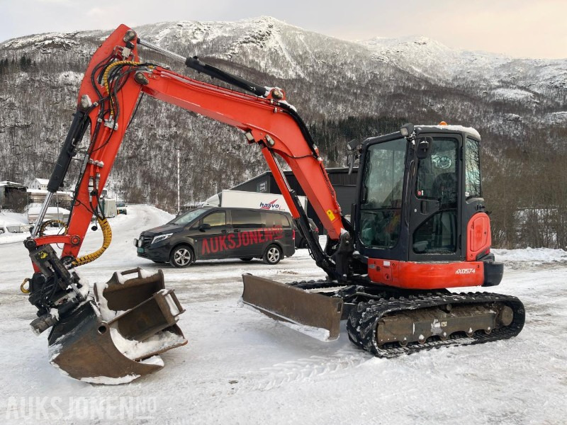 2012 Kubota KX057-4 Gravemaskin med tiltrotator, tre skuffer, kun 4408 timer - Miniexcavadora: foto 1 2012 Kubota KX057-4 Gravemaskin med tiltrotator, tre skuffer, kun 4408 timer - Miniexcavadora: foto 1