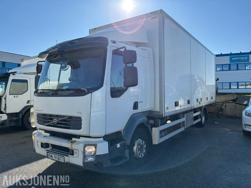 2012 VOLVO FL-290 SKAPBIL. FULL SIDEÅPNING OG ZEPRO BAKLØFT. 18PALLER - Camión caja cerrada: foto 1 2012 VOLVO FL-290 SKAPBIL. FULL SIDEÅPNING OG ZEPRO BAKLØFT. 18PALLER - Camión caja cerrada: foto 1